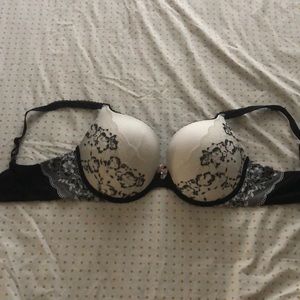 Black and white Body by Victoria bra